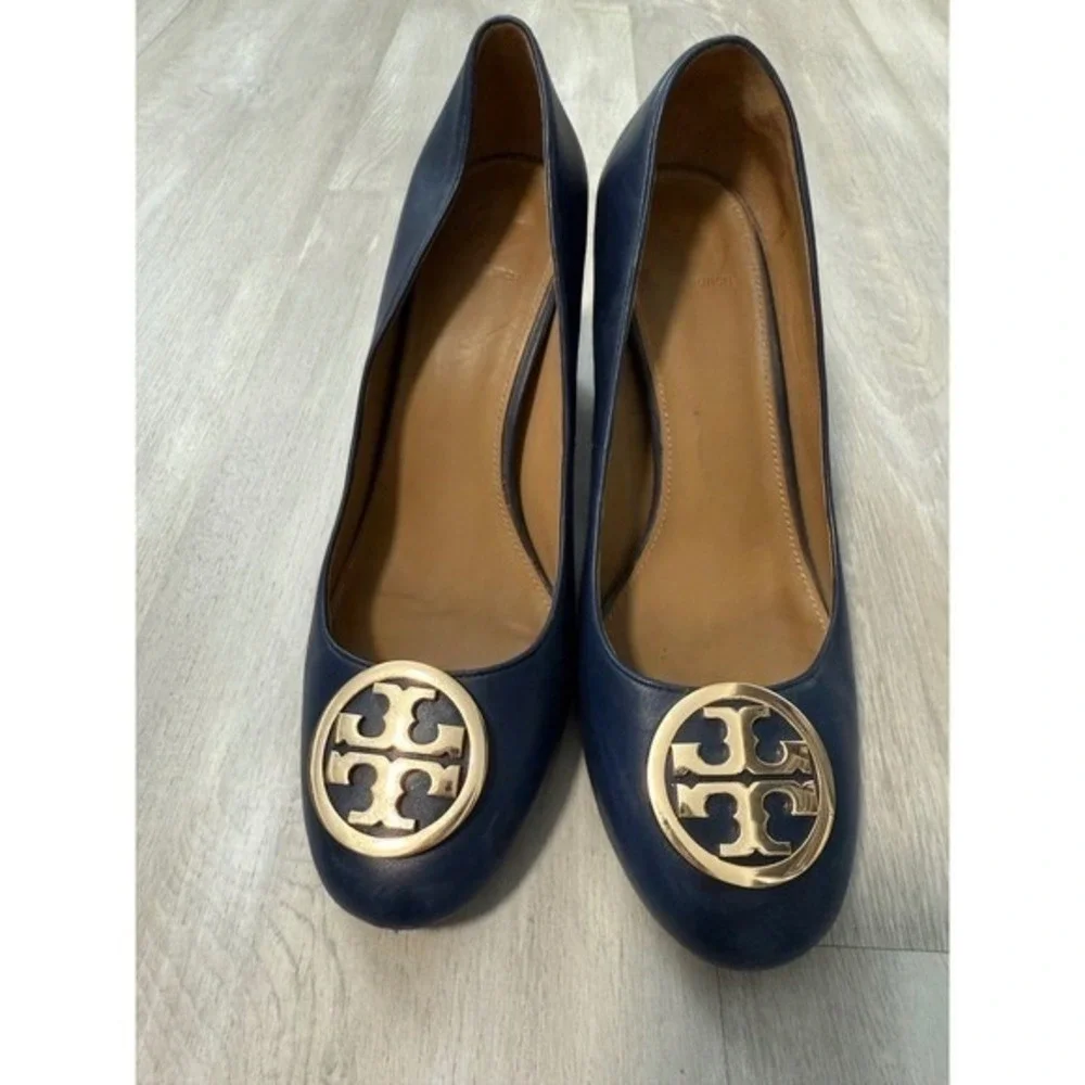 Tory Burch Leather Block Heel Pumps Women 9.5 Navy Blue Good Logo Medallion